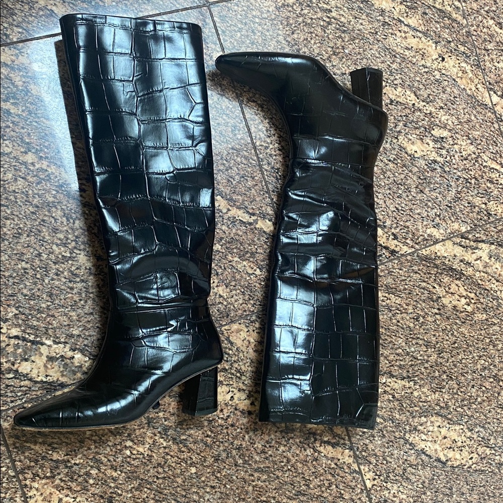 Vero Cuoio Black Croc-Embossed Heeled Boots